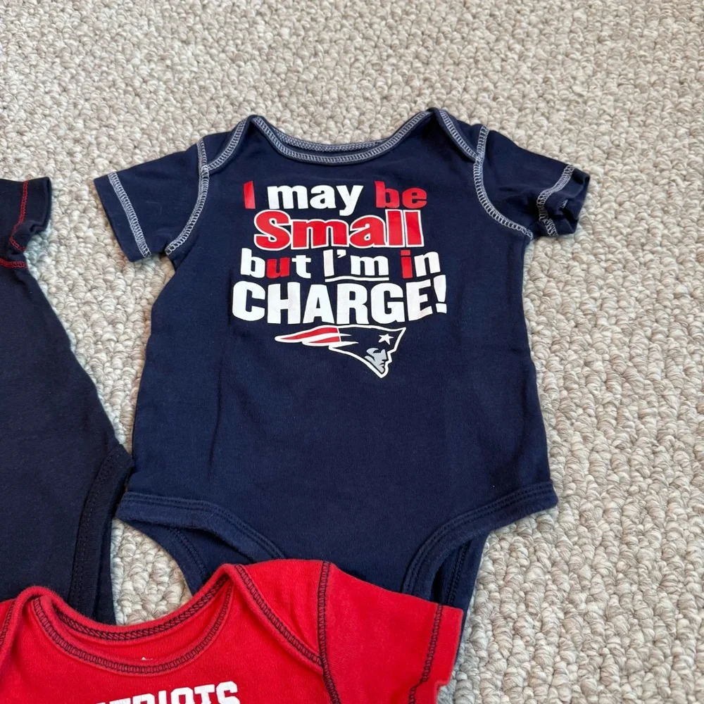 NFL Baby One-Piece Bodysuit Set Patriots Football‎ Size 3-6 Months